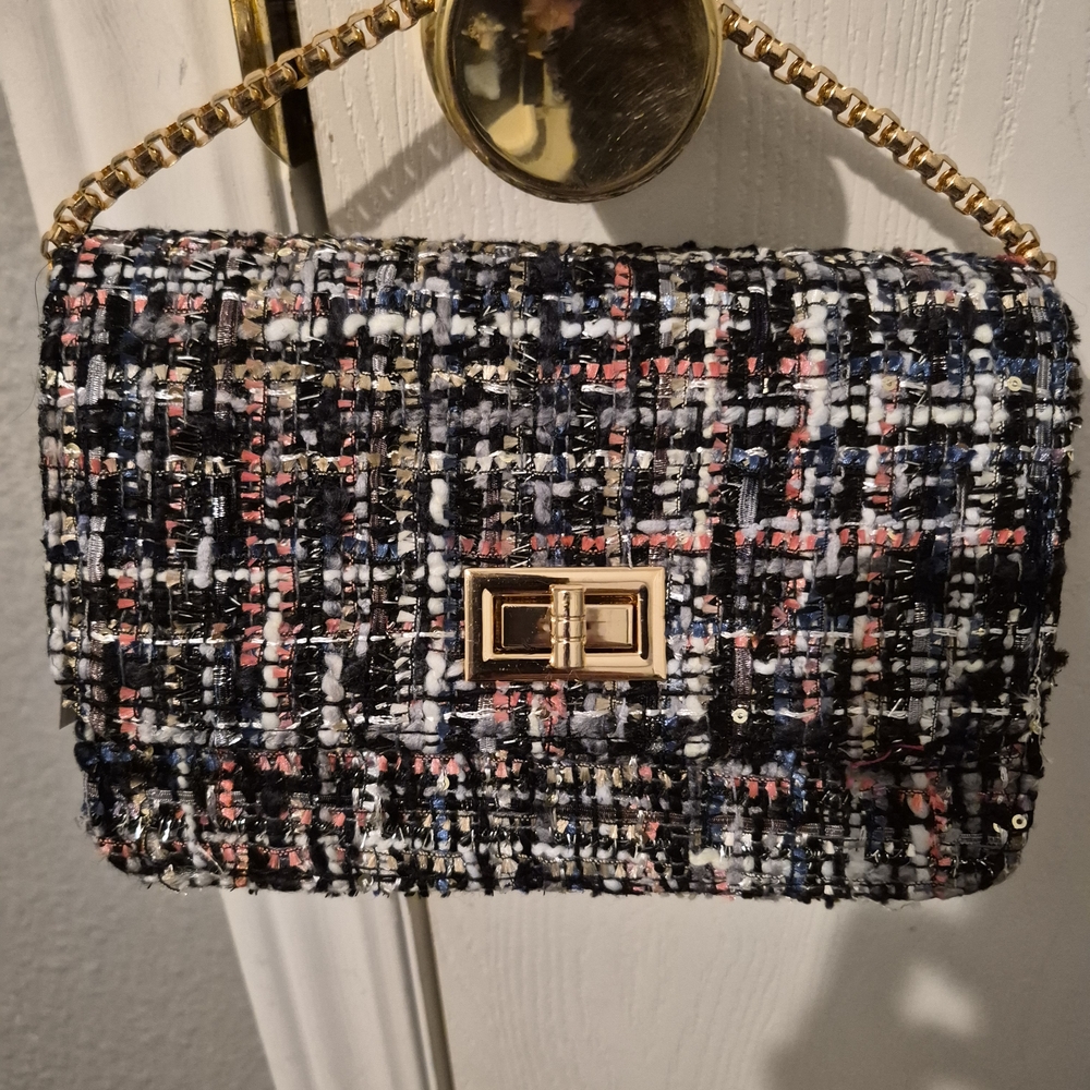 Chic Tweed Handbag with Gold Chain